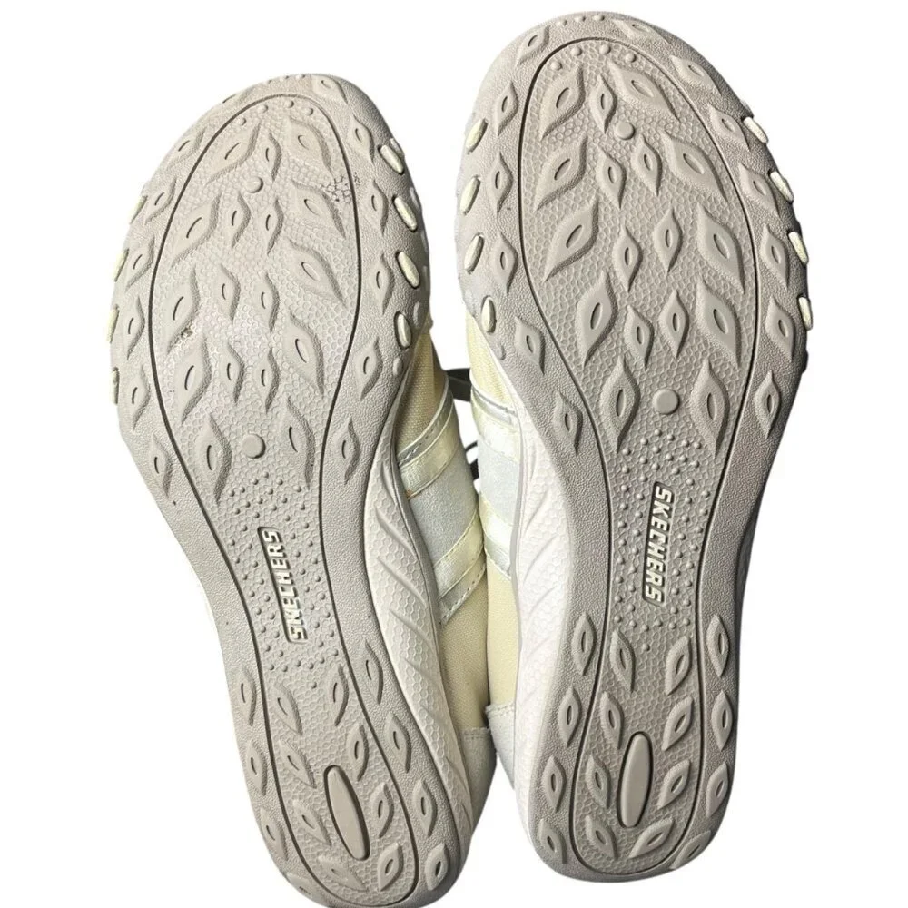 Skechers Size 9.5 Breathe Easy Athletic‎ Sneakers Beige White Sporty Leather